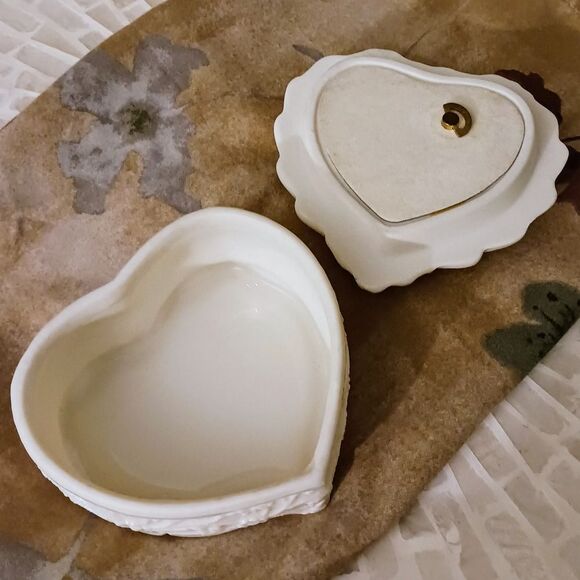 Heart Shaped Musical Trinket Holder, Keepsake Holder - Picture 8 of 13